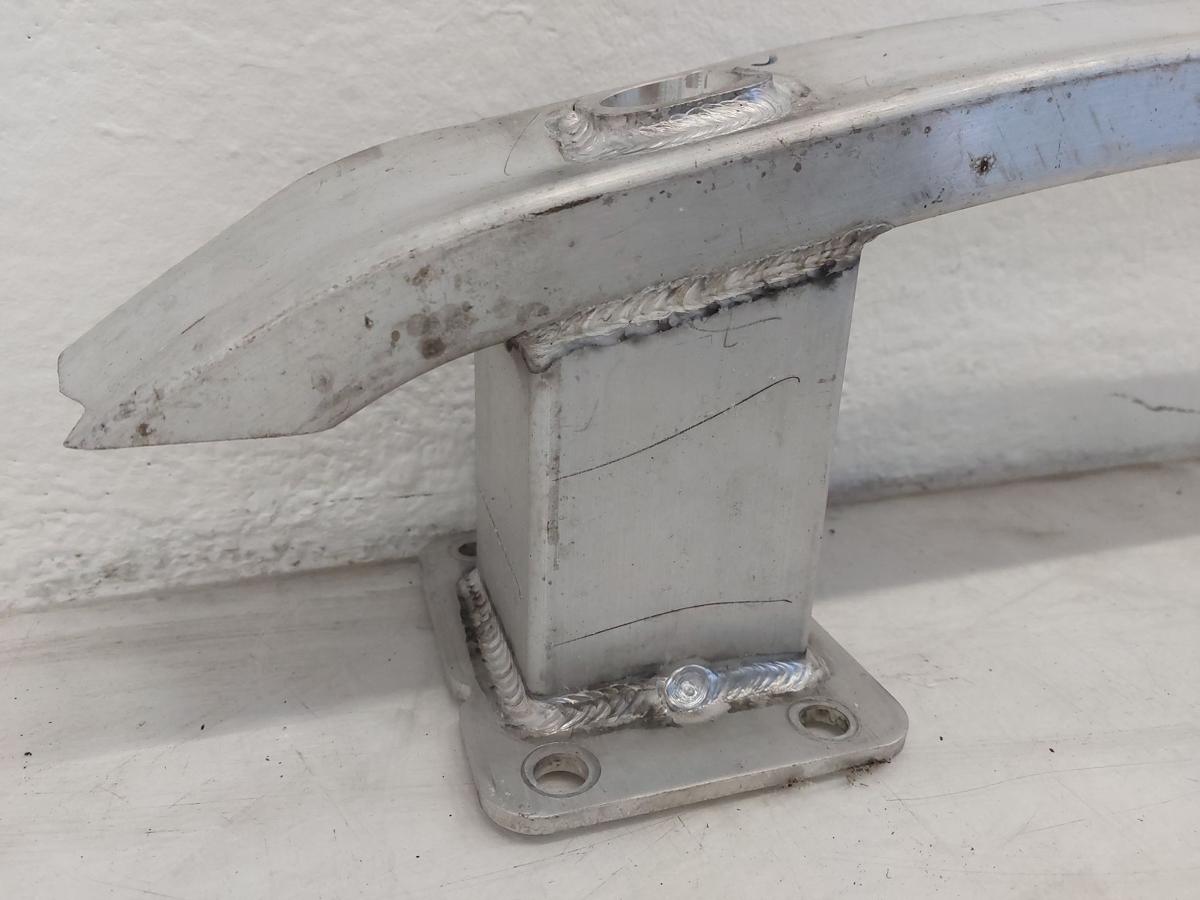 NIO EL6 Elektro SUV Tr&auml;ger Sto&szlig;f&auml;nger hinten Pralltr&auml;ger Sto&szlig;f&auml;ngertr&auml;ger Alu