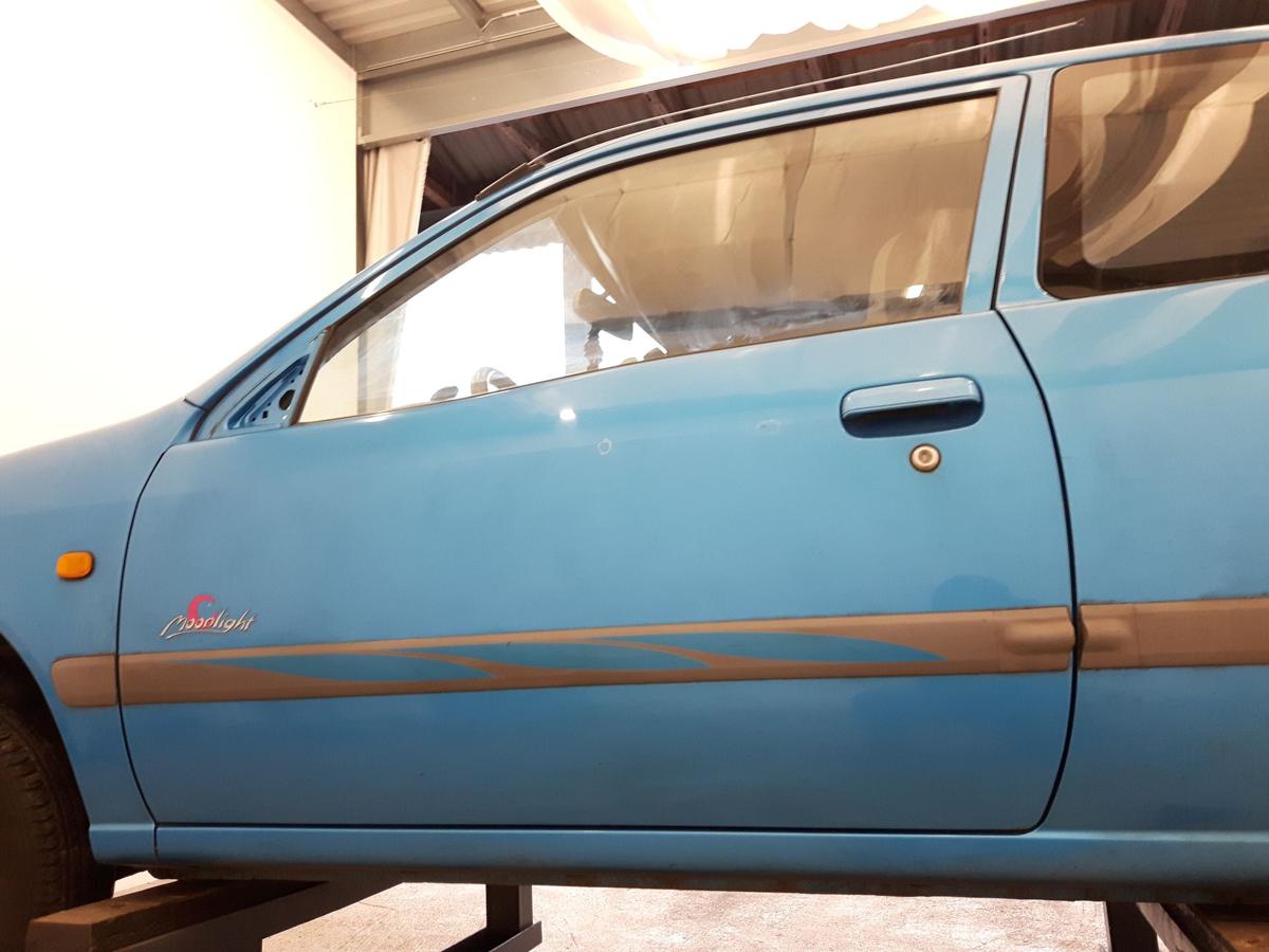 Toyota Starlet P9 Tür vorn links Fahrertür 8M2 Galaxy Blue Metallic 3-türig BJ97