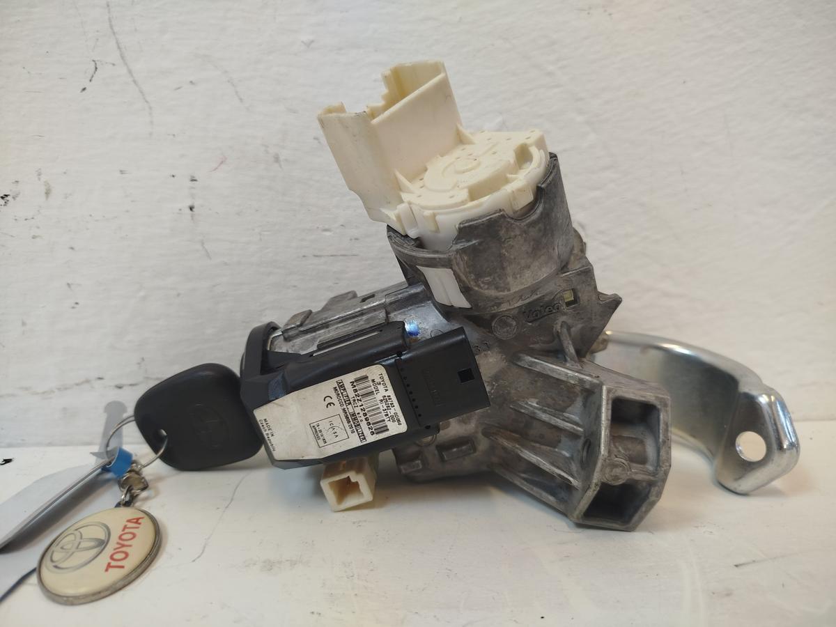 Toyota Yaris XP13 Z&uuml;ndschloss mit einem Schl&uuml;ssel Schlie&szlig;zylinder Z&uuml;ndung