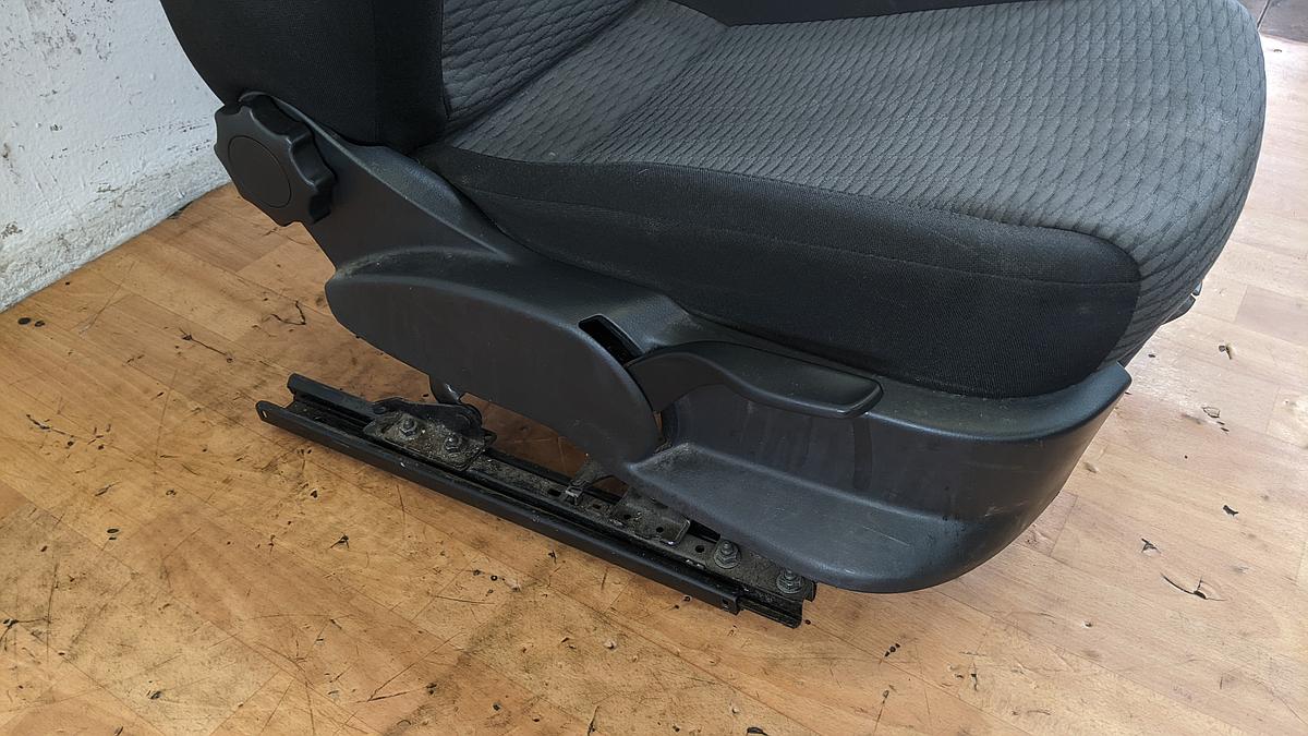 Seat Ibiza 6J Sitz vorn rechts Beifahrersitz Stoff Heizung 5 t&uuml;rer