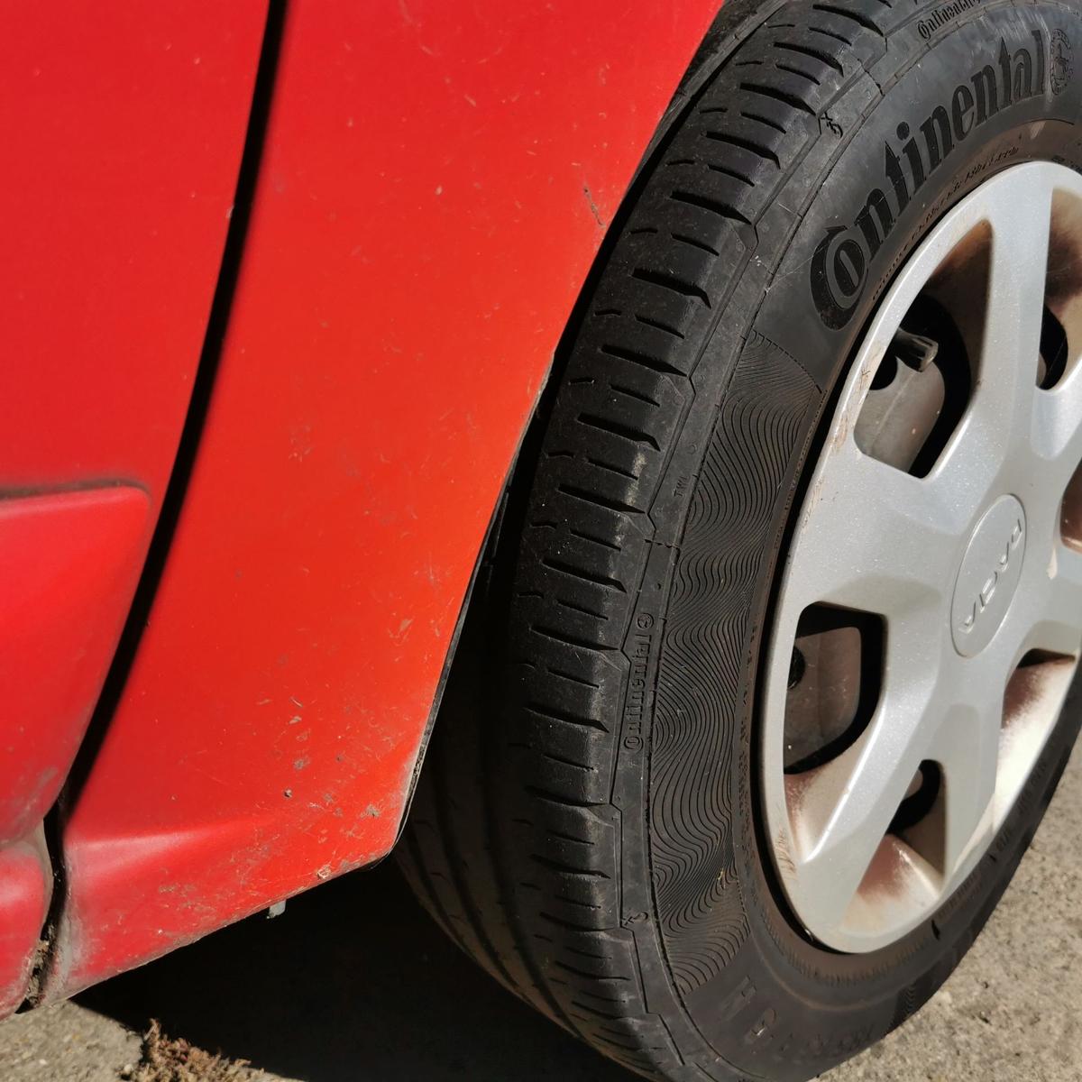 Dacia Sandero BS0 Kotflügel Fender Seitenwand vorn rechts OV21D RED PASSION