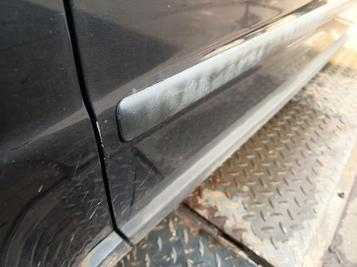 VW Passat 3BG original T&uuml;r vorn links Fahrer C9Z Black magic Bj 2002