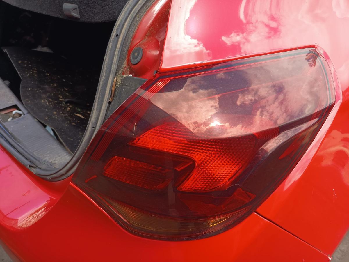 Opel Astra J Limousine R&uuml;ckleuchte rechts Heck Schluss Licht 3/5t&uuml;rer Bj 2010
