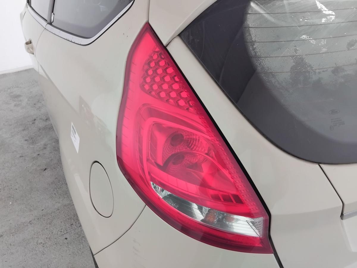 Ford Fiesta JA8 original Rückleuchte Schlussleuchte links BJ2009