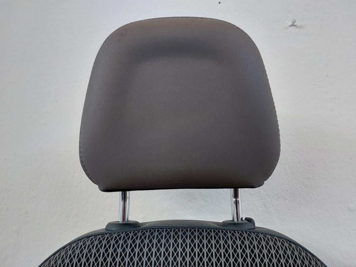 Peugeot 2008 I CU Sitz vorn rechts Beifahrersitz Kunstleder Stoff braun Heizung