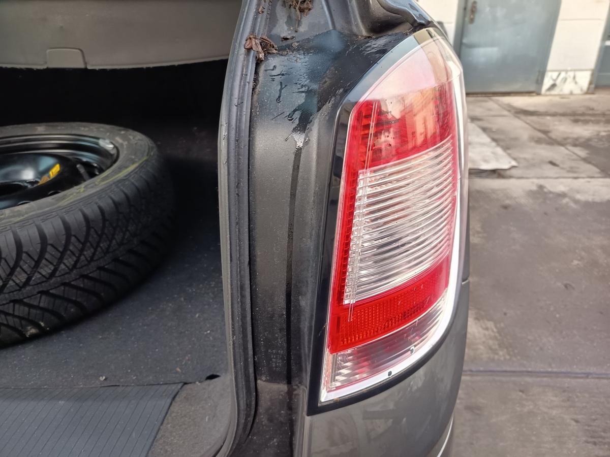 Opel Astra H Caravan original R&uuml;ckleuchte rechts Heck/Schluss/Licht Bj 2010