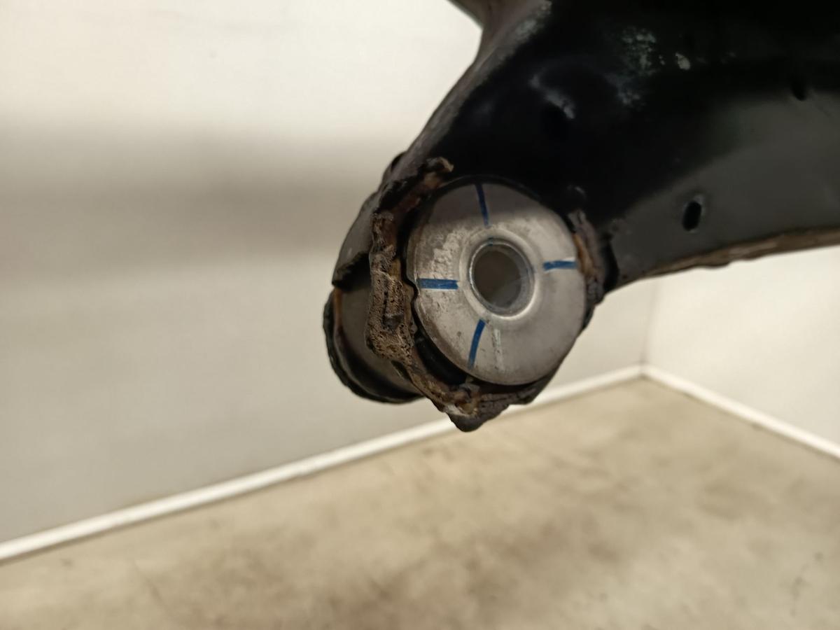 Tesla Model Y original Hinterachstr&auml;ger Baujahr 2025