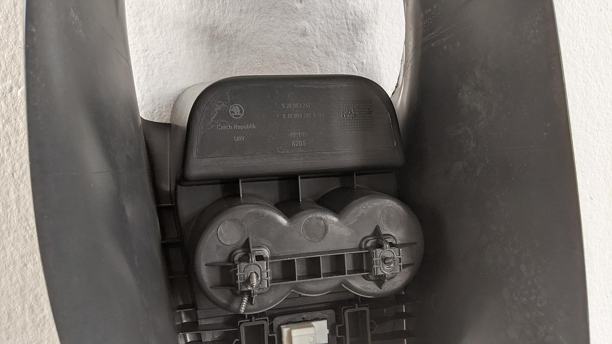 Skoda Fabia II 5J Tunnelverkleidung 5 t&uuml;rer Mittekonsole 5J0863241