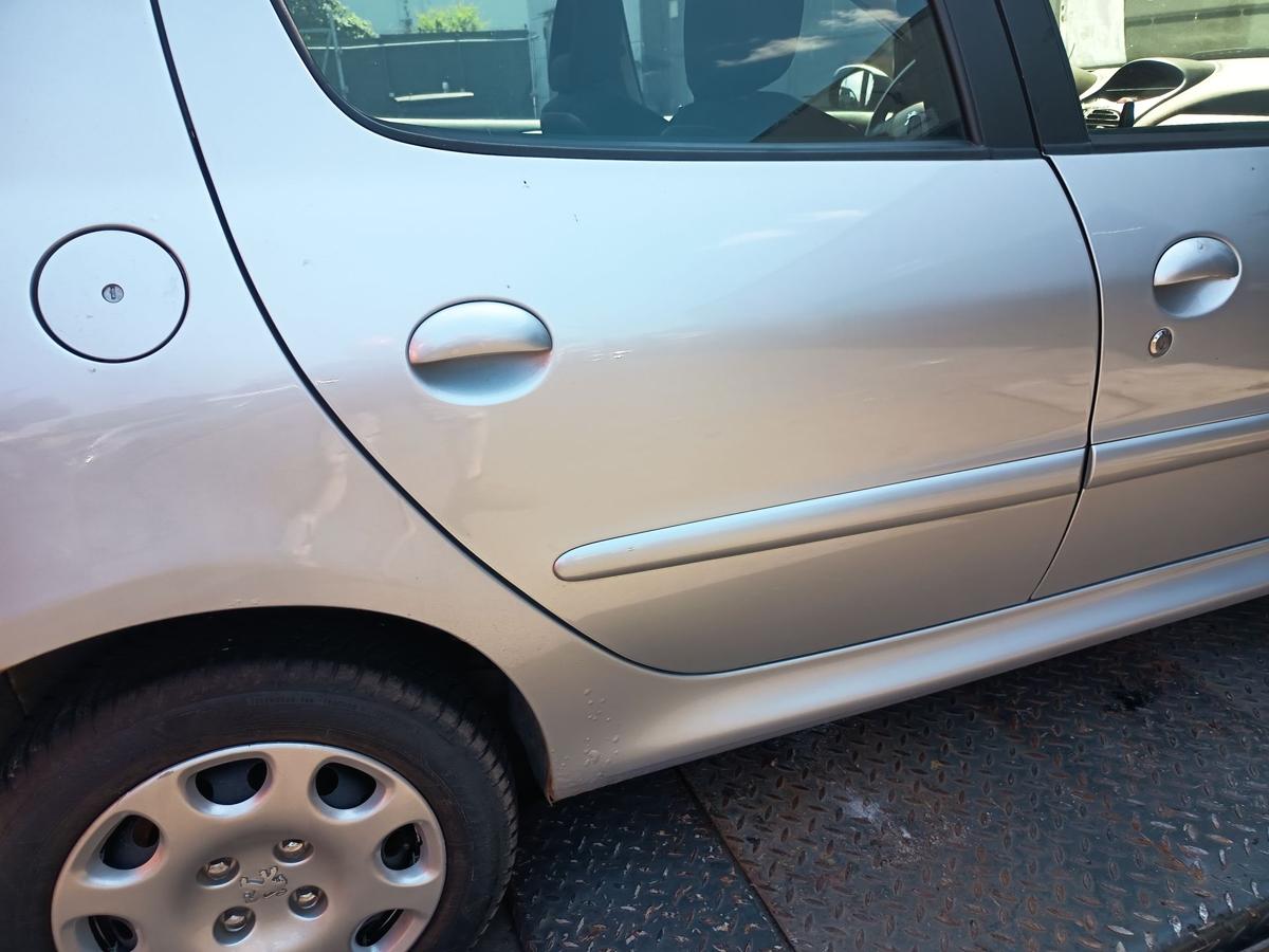 Peugeot 206 orig Tür hinten rechts 5trg EZR Silber Bj 2005