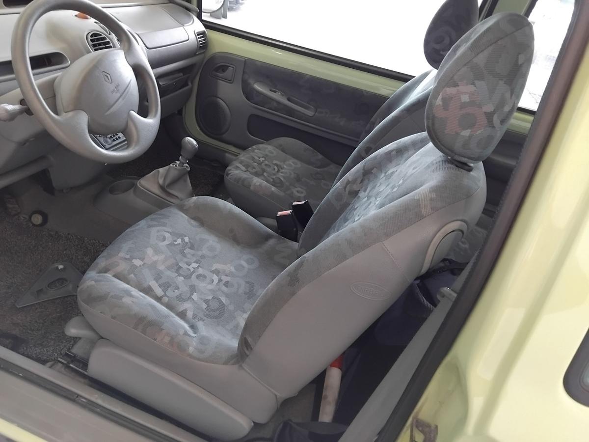 Renault Twingo 1 original Sitz vorn links Fahrersitz Stoff grau BJ2005