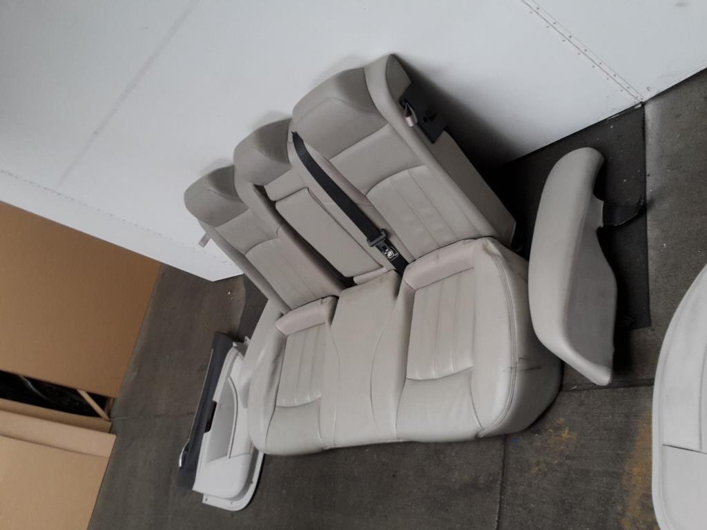 Chrysler 300C BJ 2006 Sitzausstattung Ledersitze Beige Sitzausstattung Kombi