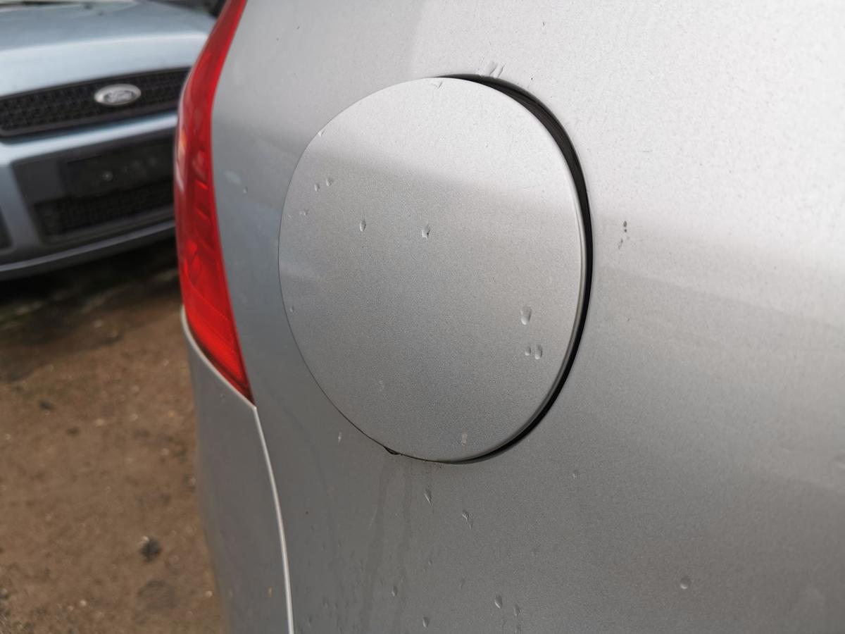 VW Golf V 5 Tankklappe Tankdeckel Tankverschluss LA7W Reflexsilber Met
