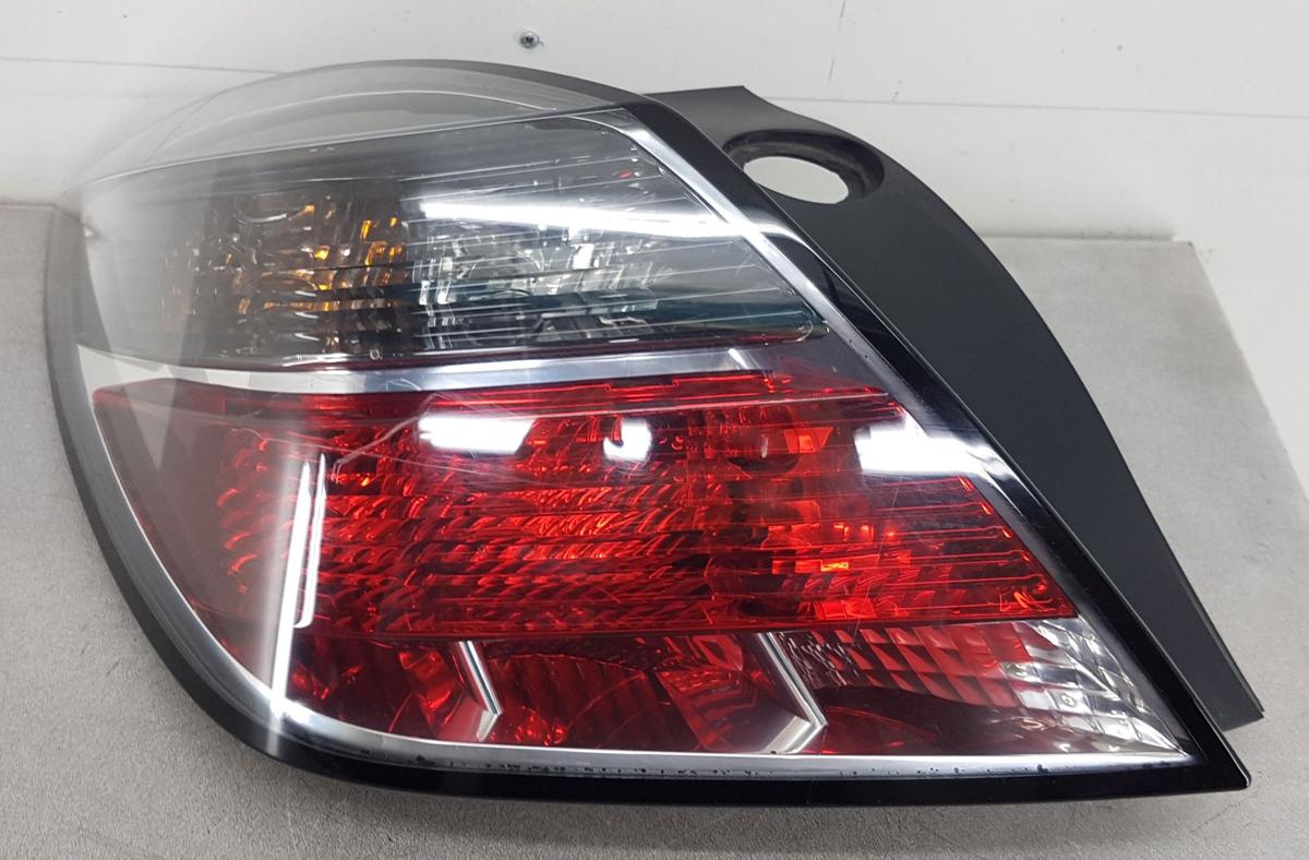 Opel Astra H GTC Rückleuchte Rücklicht links 24451832 Bj2006 3 Türig