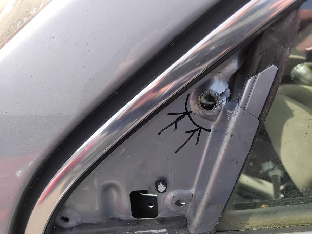 VW Passat 3C T&uuml;r vorn links Fahrert&uuml;r arcticbluesilver LB5M BJ2007