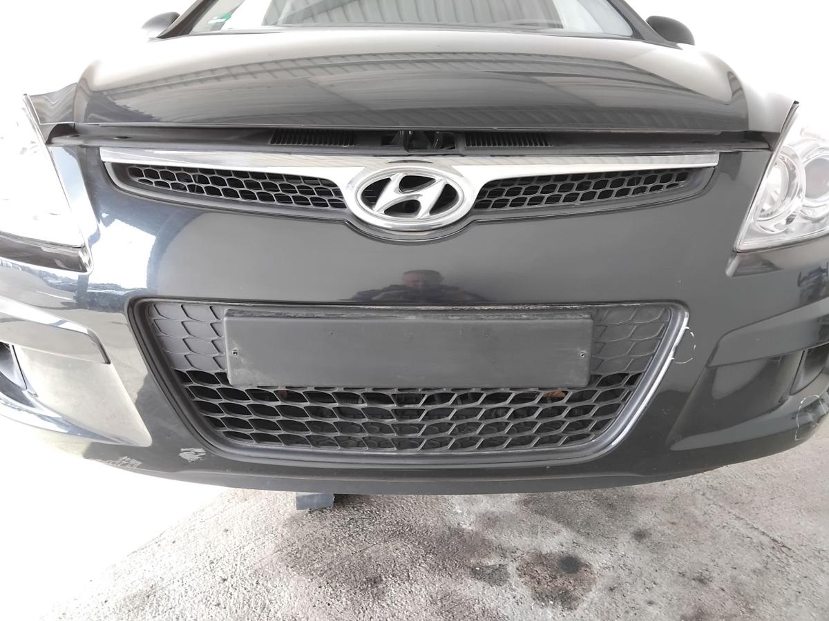 Hyundai i30 FD orig Sto&szlig;stange Stossf&auml;nger vorn 9F Stone Black besch&auml;digt BJ2008