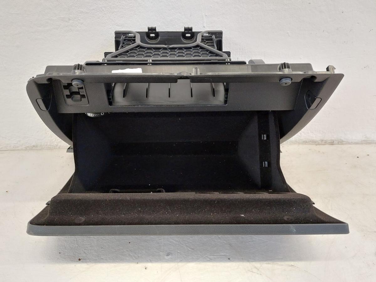 VW Passat 3G B8 Limo Handschuhfach rechts Schalttafelkasten Handschuhkasten