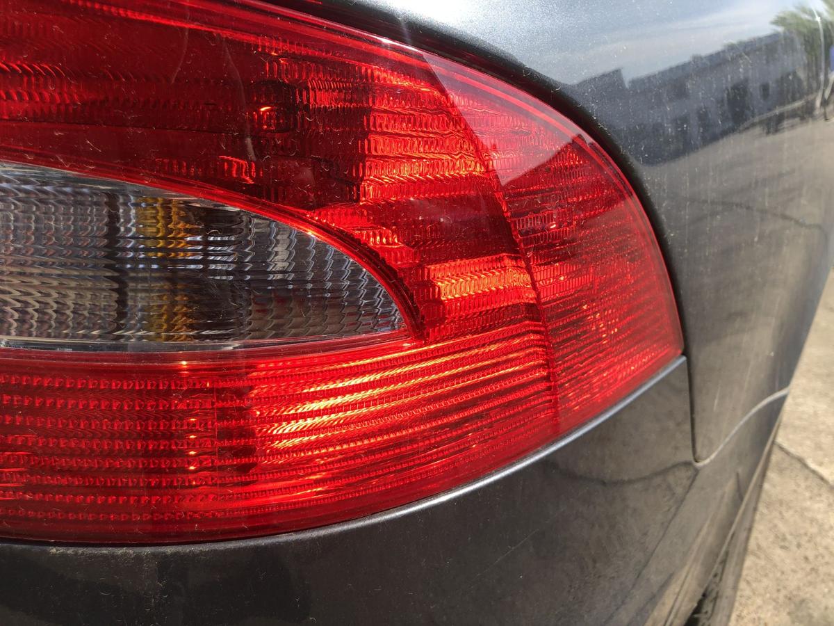 Skoda Superb 2 Typ 3T R&uuml;ckleuchte au&szlig;en rechts R&uuml;cklicht Heckleuchte Limo
