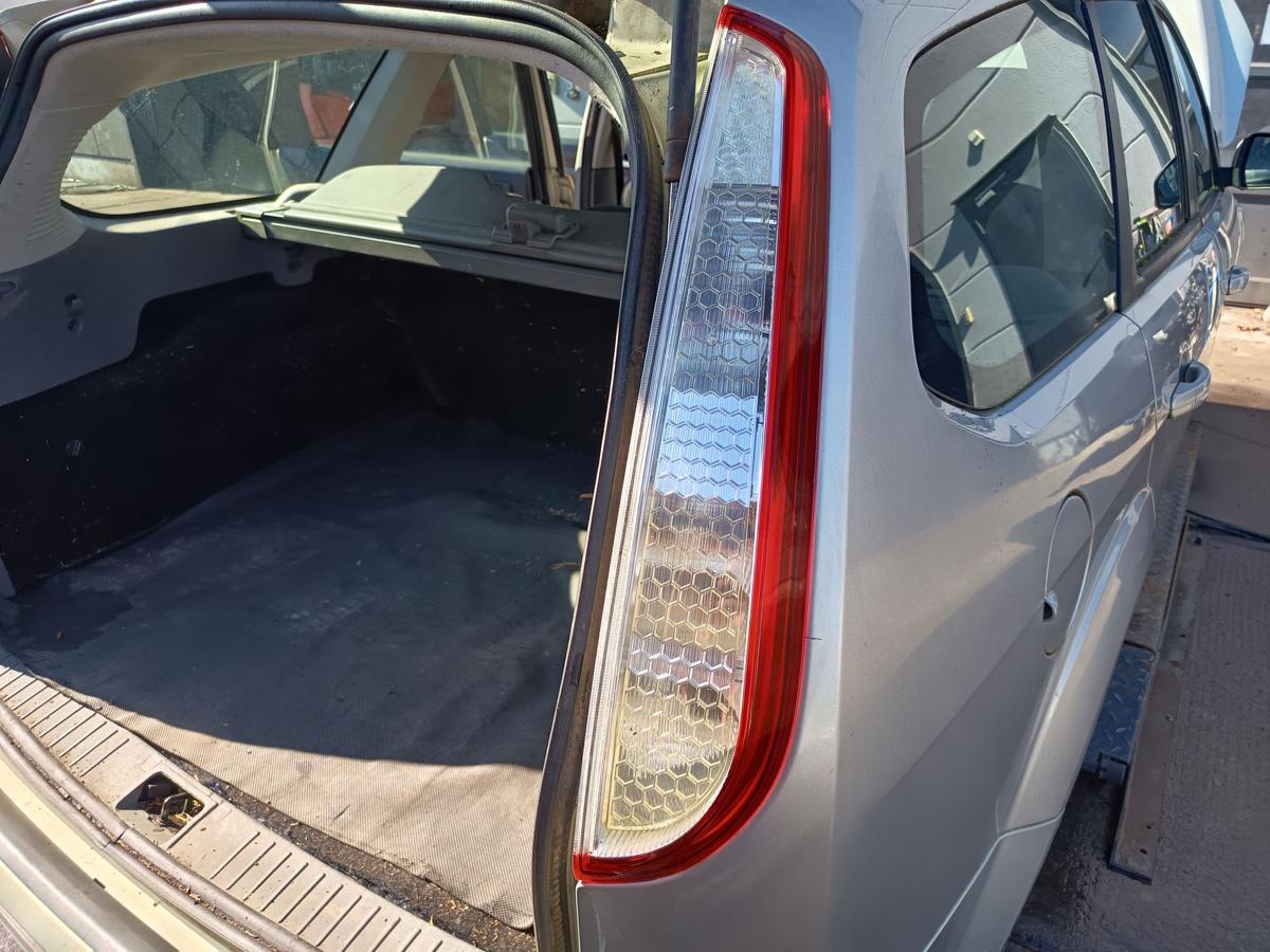 Ford Focus II Turnier original R&uuml;ckleuchte rechts Heck Schluss Licht Bj 2009