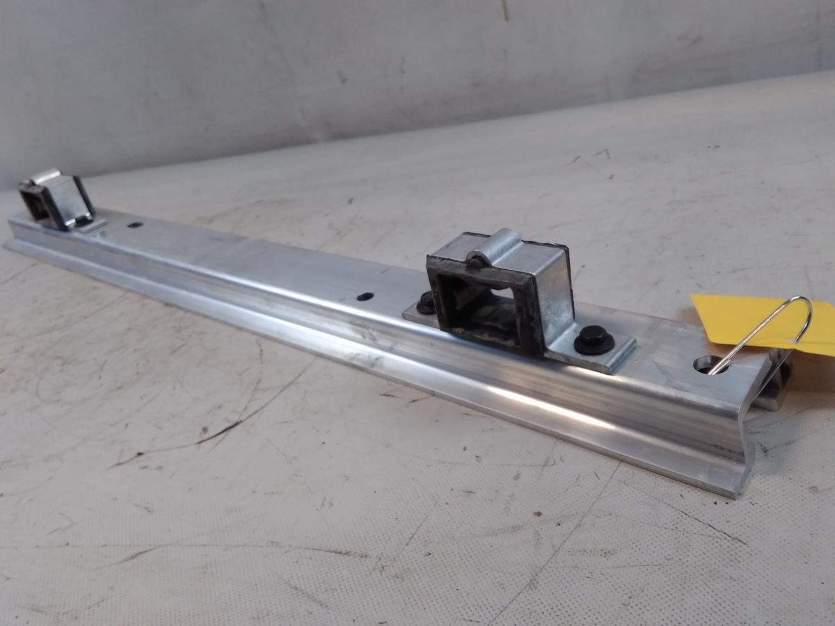 Tesla Model Y original Träger Halter Kühler oben BJ2023 1636605-00-A