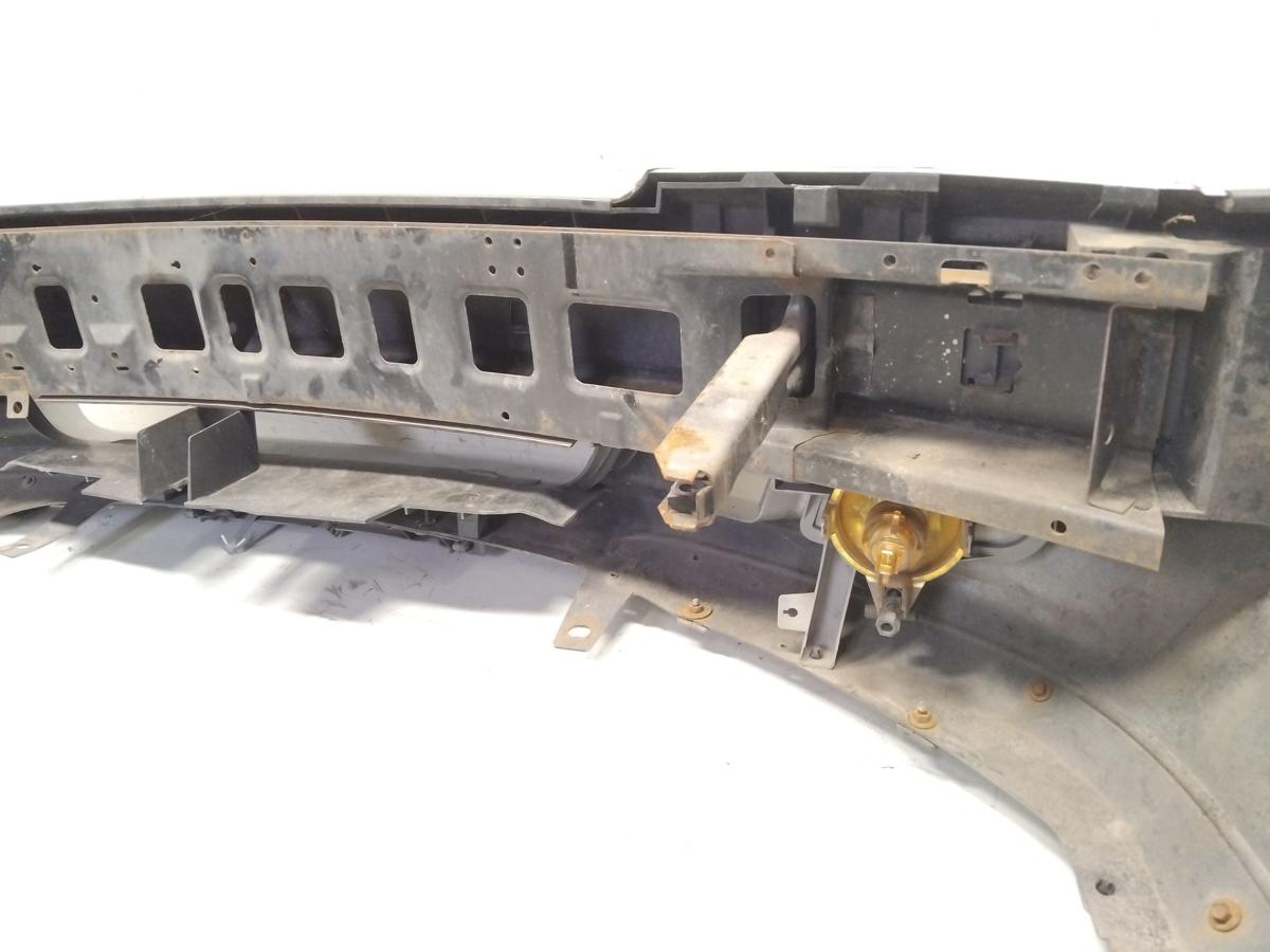 Volvo V40 S40 Facelift original Sto&szlig;f&auml;nger Sto&szlig;stange vorn silber Bj.2002