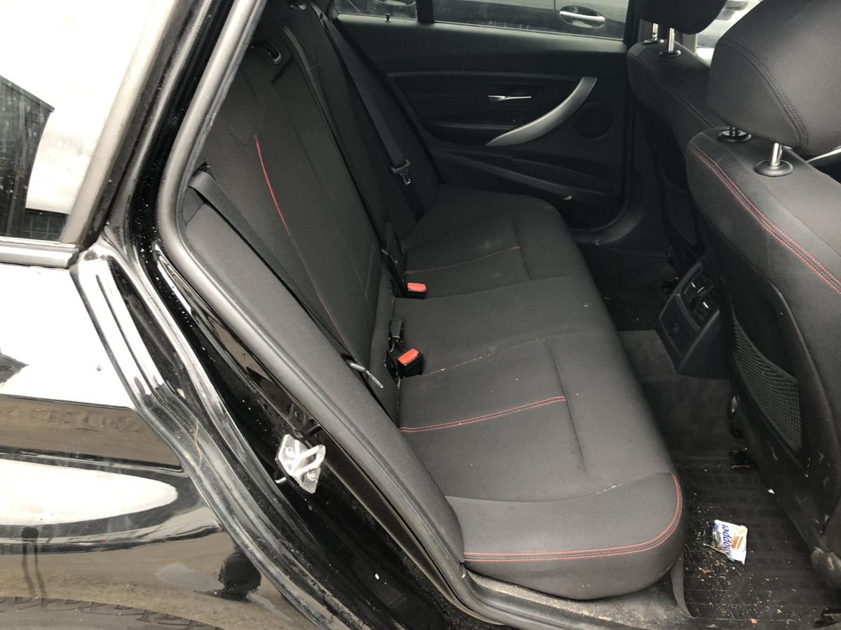 BMW 3er F31 Kombi Sportline Sitzbank R&uuml;cksitzbank R&uuml;ckbank R&uuml;cksitz roten N&auml;hte