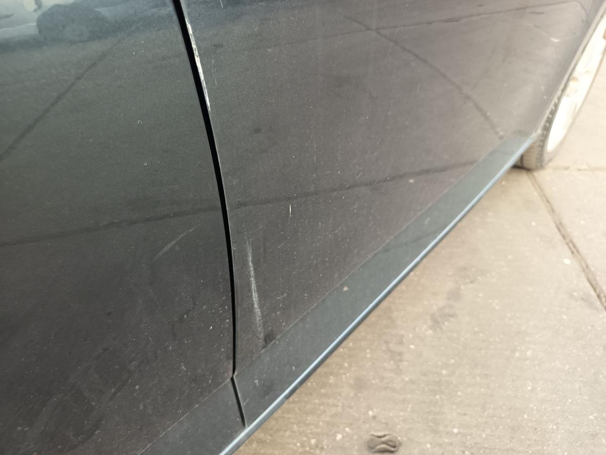 Skoda Fabia III NJ original T&uuml;r vorn rechts Beifahrer Rohbau F7Y Quarzgrau met