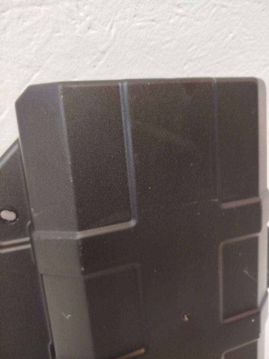 Mitsubishi Eclipse Cross GK0 ab21 Abdeckung Verkleidung Endstufe Audioverst&auml;rker