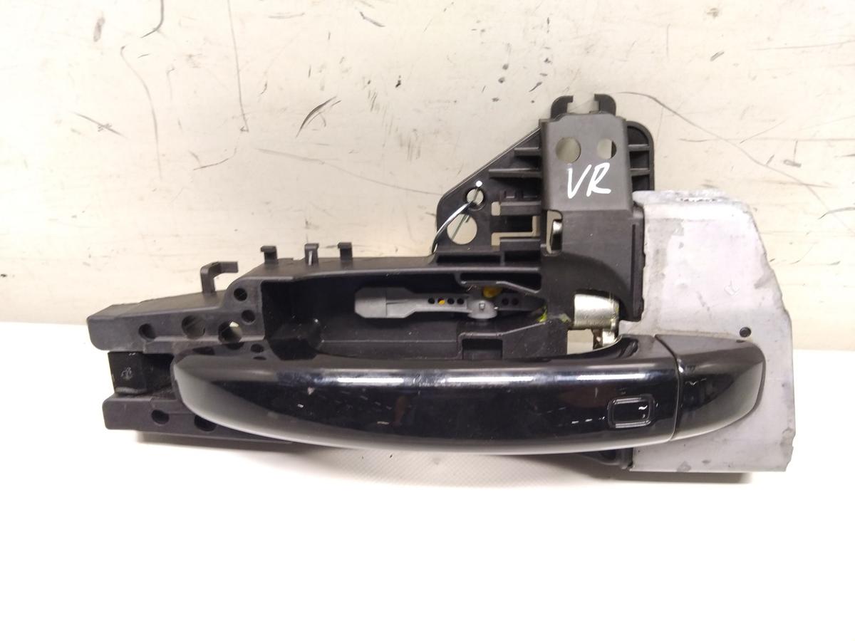 Audi A1 8X orig.T&uuml;rau&szlig;engriff vorn rechts brillantschwarz LY9B mit Tr&auml;ger BJ2010