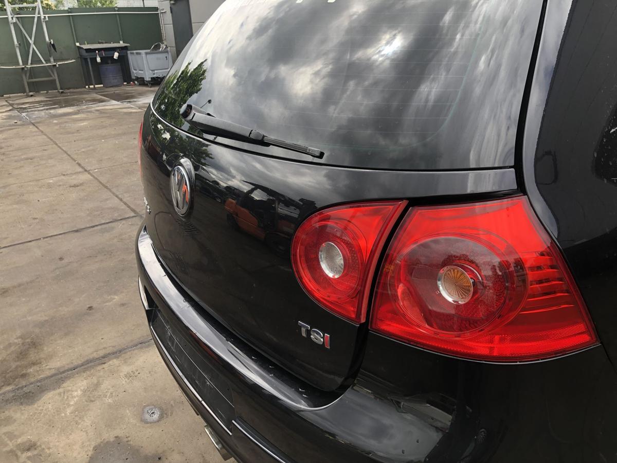 VW Golf V Limo original Heckklappe mit Scheibe C9Z Black magic Bj 2008