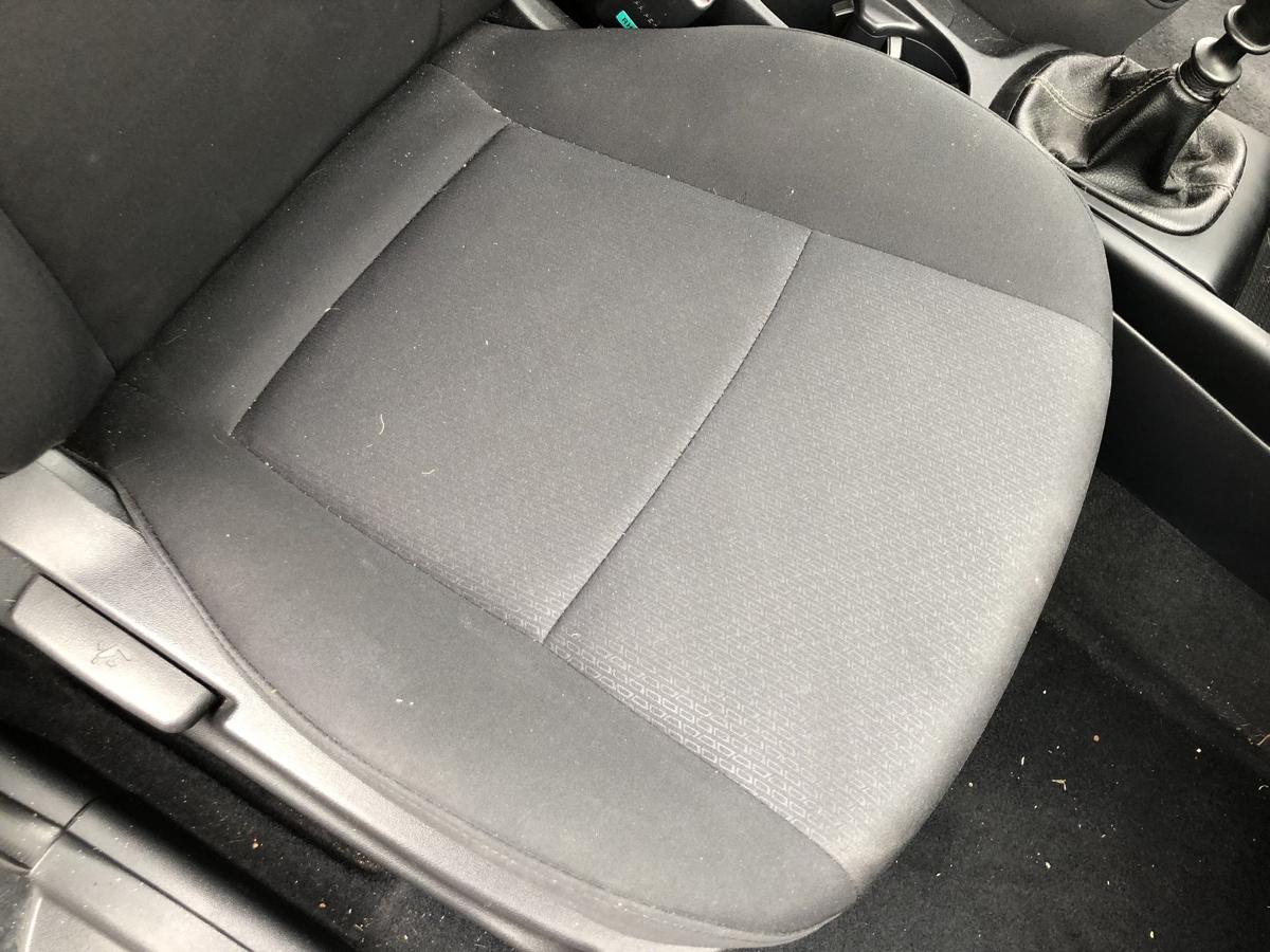 Hyundai i30 FD Sitz vorn rechts Beifahrersitz Stoff ohne Heizung Autositz