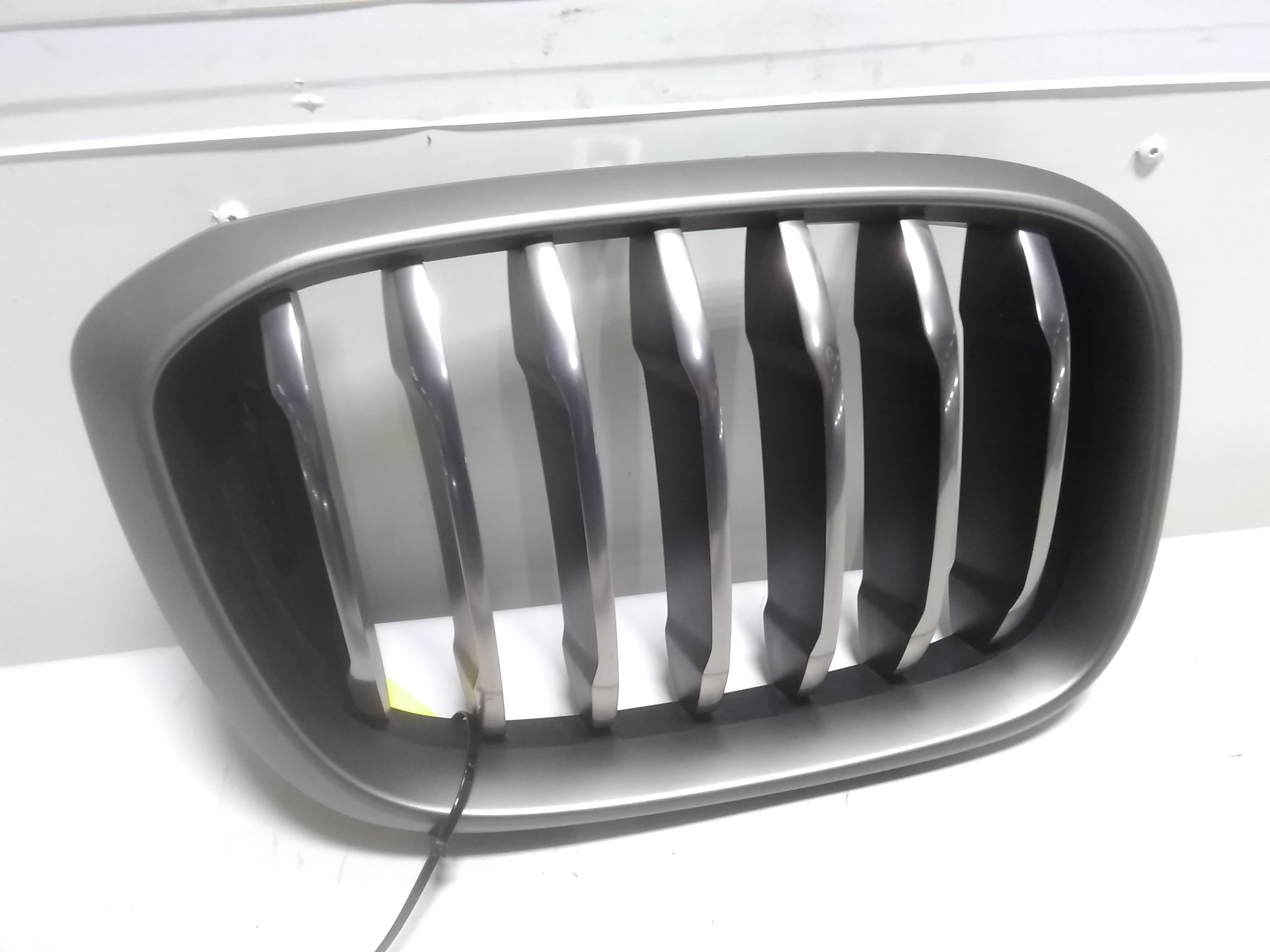 BMW X3 M40d G01 Bj.2021 original Niere Ziergitter Grill rechts beschädigt