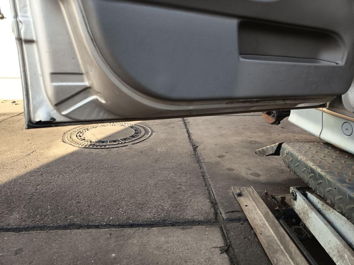 BMW 3er E36 Limousine original T&uuml;r vorn links Fahrer 301 Kaschmirbeige Bj 1992