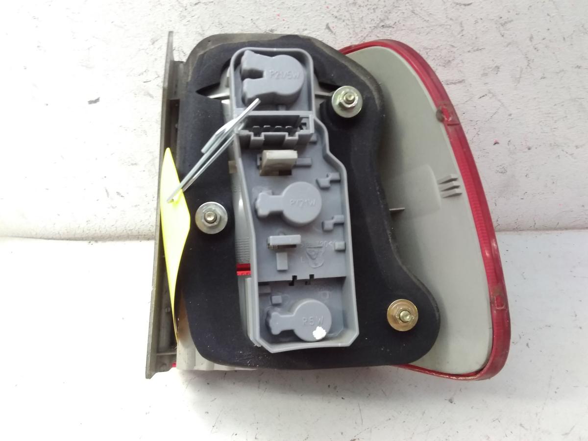 VW Polo 9N2 orig R&uuml;ckleuchte Heckleuchte links au&szlig;en 4-t&uuml;rig Stufenheck BJ2004