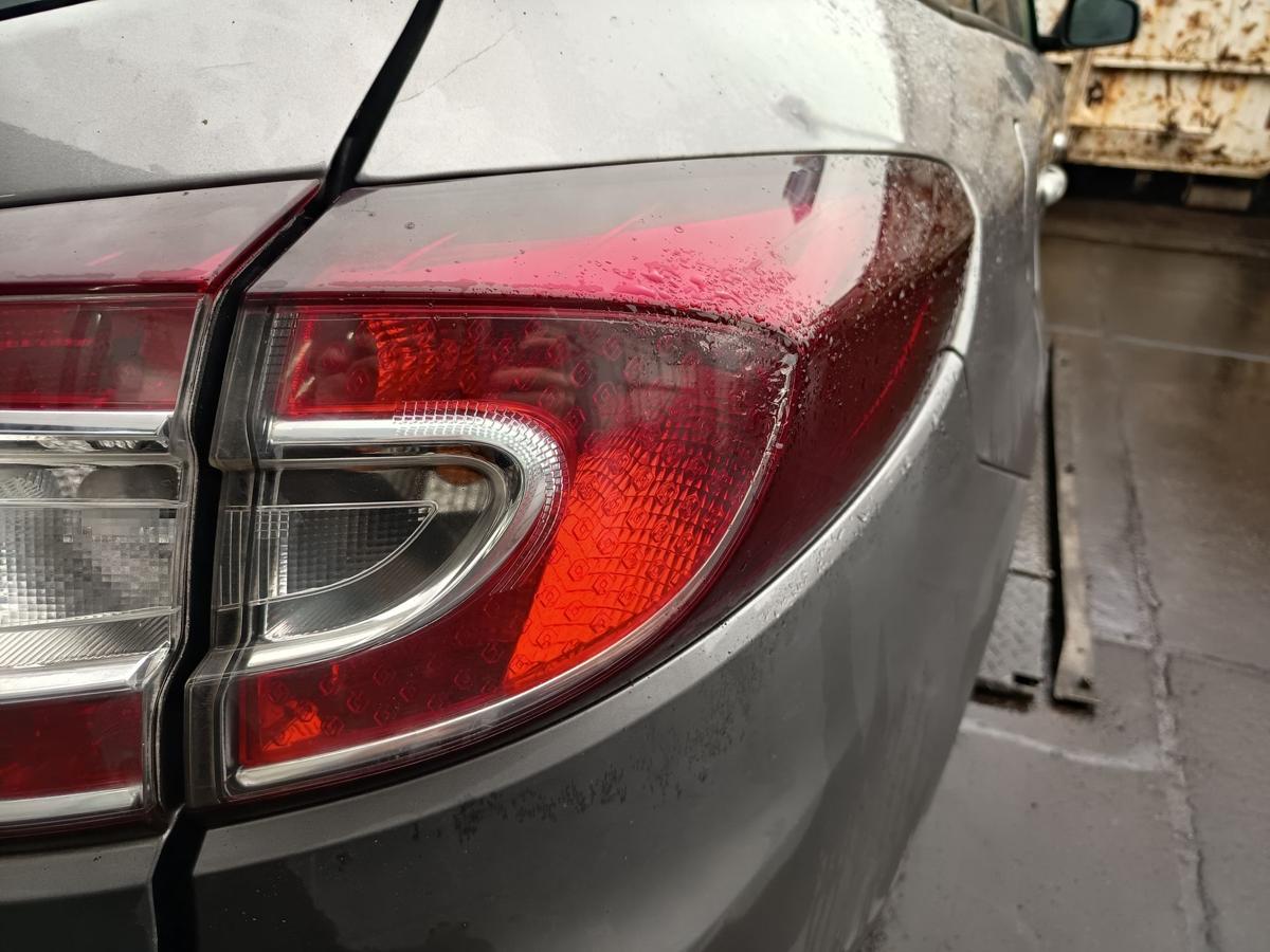 Renault Megane III Kombi orig Rückleuchte außen rechts vor Facelift Bj 2010
