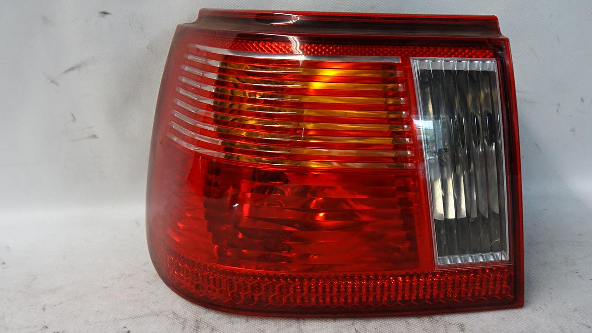 Seat Ibiza II 6K Bj1999 Rückleuchte Heckleuchte außen links in rot weiss