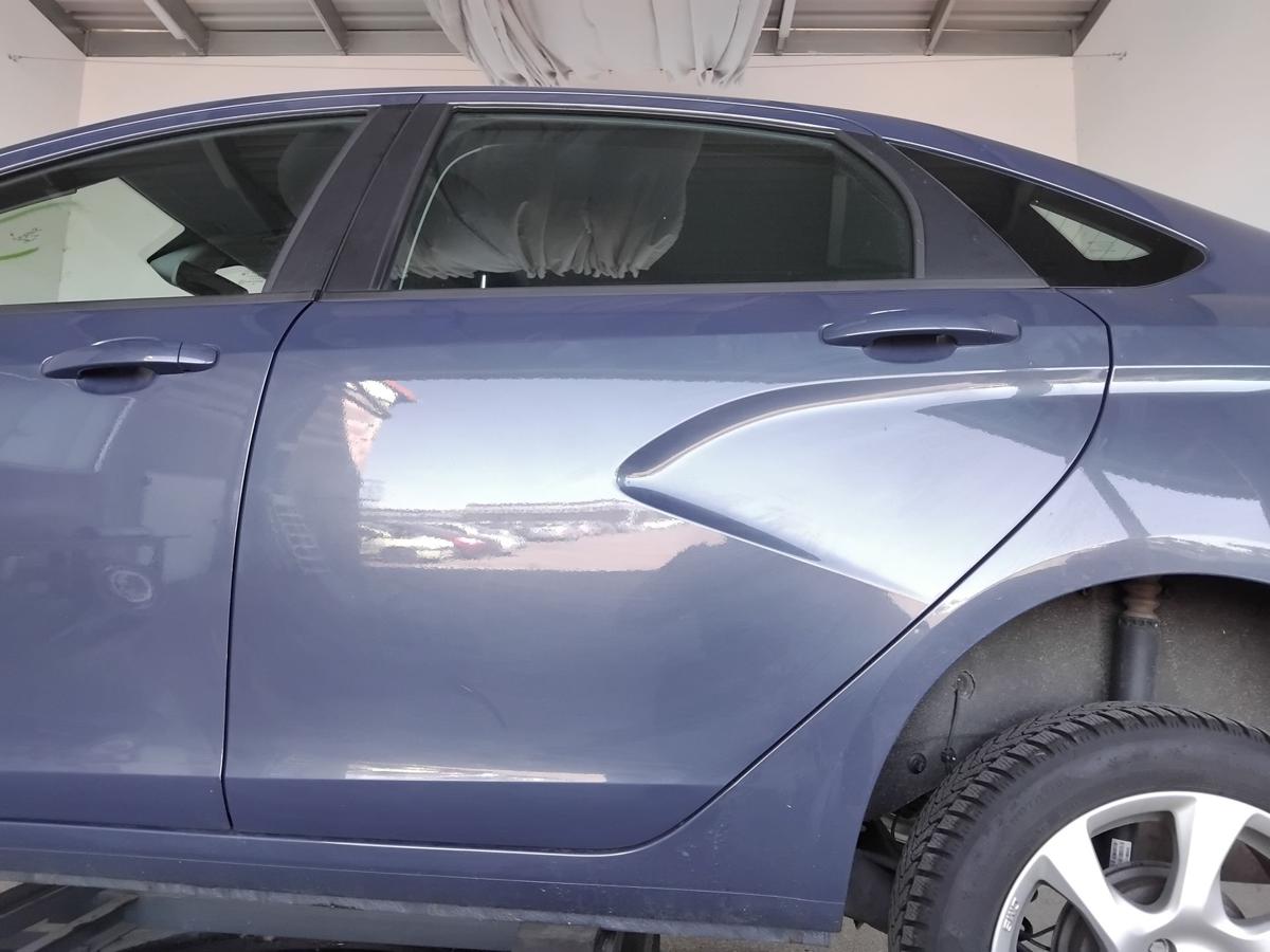 Lada Vesta GF T&uuml;r hinten links 492 blues perl BJ2019 Limousine
