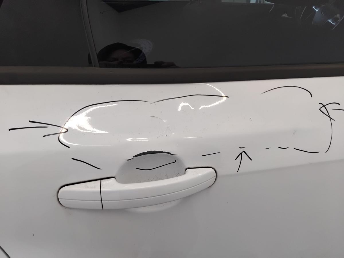 Ford Focus 3 DYB Turnier T&uuml;r hinten rechts frostweiss besch&auml;digt BJ2013