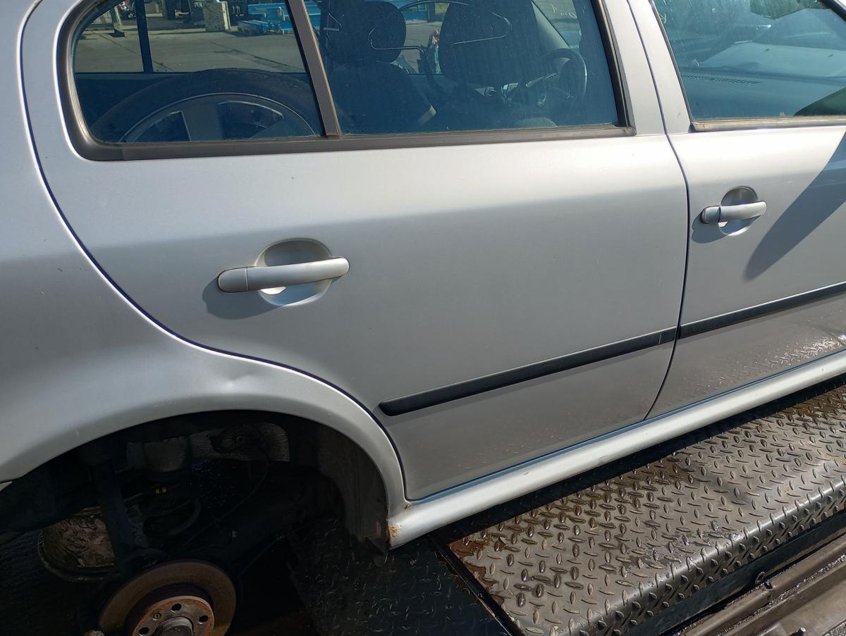 Skoda Octavia 1U orig Tür hinten rechts Limo Beifahrerseite LF7T Silber Bj 2003
