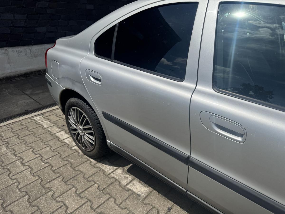 Volvo S60 original T&uuml;r hinten rechts 426 silbermetallic Rohbau Bj.2002