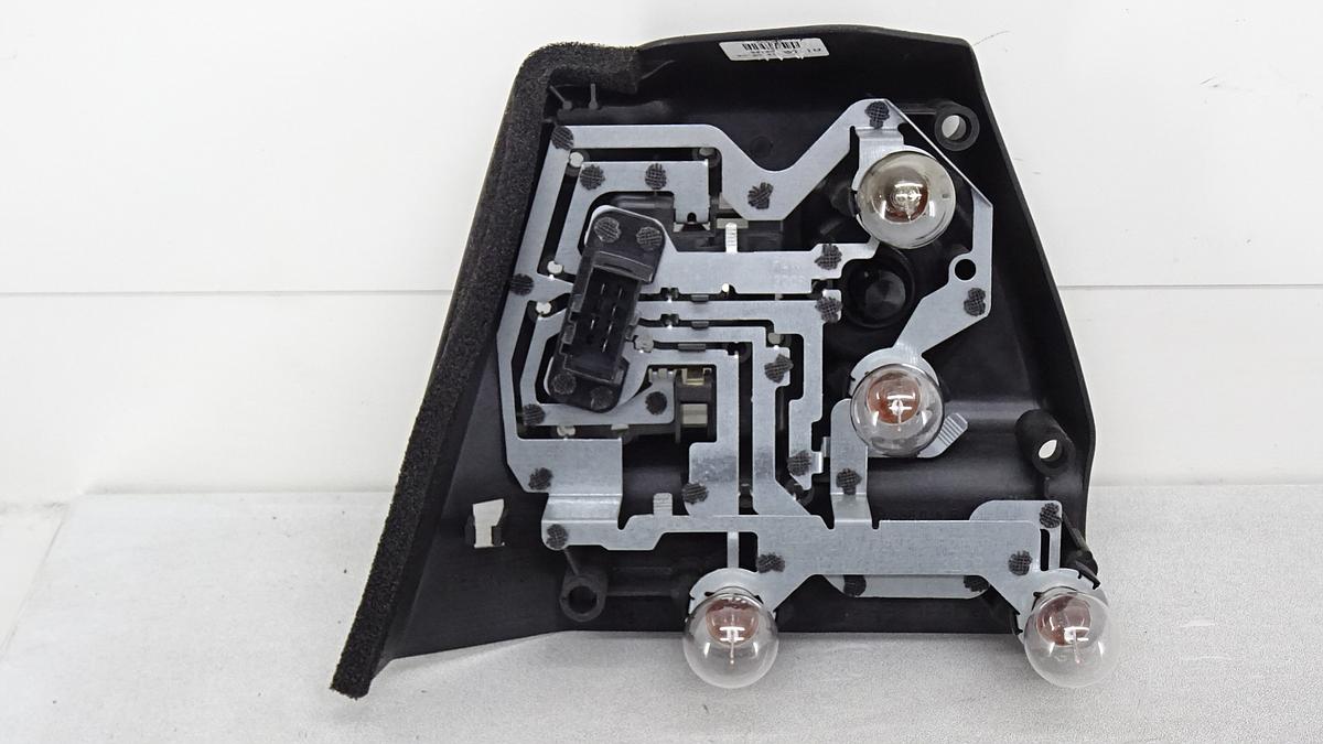 BMW E46 Rückleuchte Rücklicht außen rechts Bj2004 4 Türig 694653401 3er