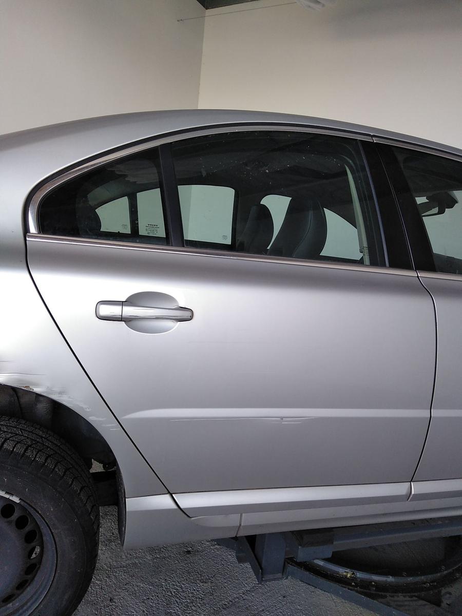 Volvo S80 II Tür hinten rechts silbermetallic leicht beschädigt Bj.2008