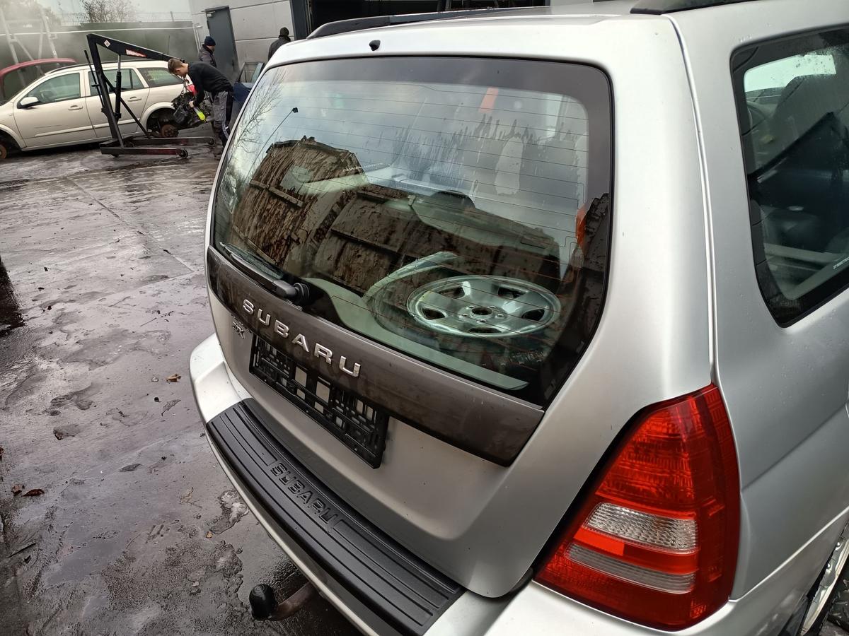 Subaru Forester SG original Heckklappe mit Scheibe 01G Silber Bj 2005