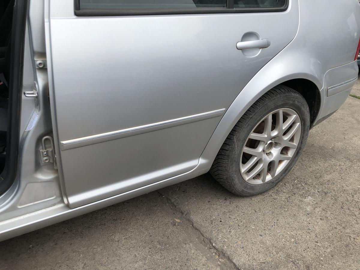 VW Bora 1J T&uuml;r hinten links Fondt&uuml;r nur Limo LA7W Reflexsilber Metallic Rohbau