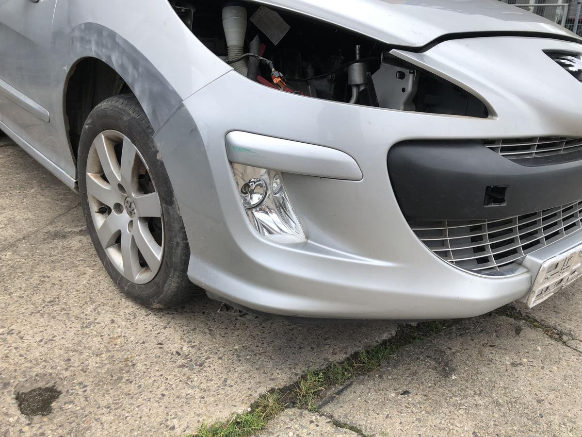 Peugeot 308 4E 4H SW Stoßfänger vorn Frontschürze mit Nebelscheinwerfer EZR