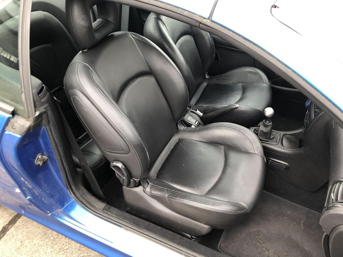 Peugeot 206CC Typ 2D Sitz vorn rechts Beifahrersitz Leder schwarz Ledersitz