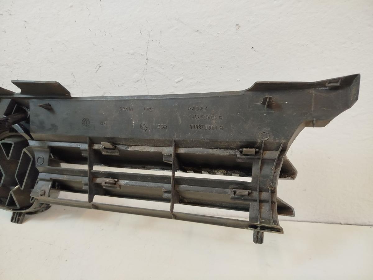 VW Golf 4 IV 1J K&uuml;hlergrill vorn Grill Frontgrill mit VW Logo LD7V Silbergrau