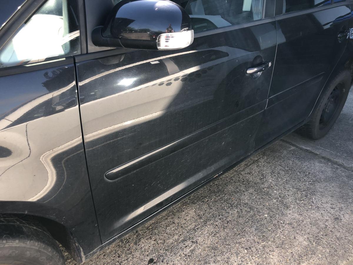 VW Touran 1T 1T1 T&uuml;r vorn links Fahrert&uuml;r im Rohbau LC9Z Black Magic Perl