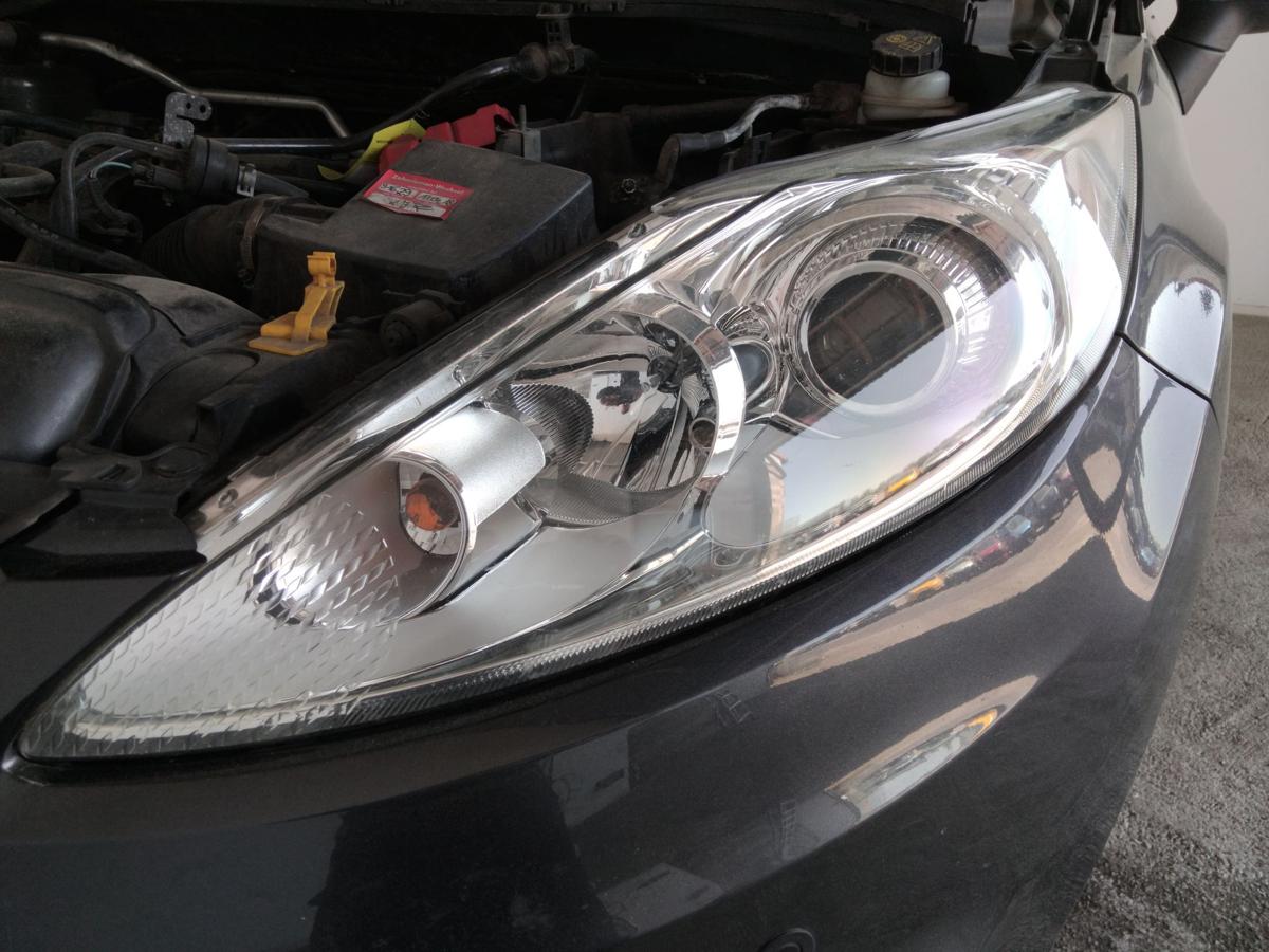 Ford Fiesta JA8 original Scheinwerfer links Hella Halogen mit LWR BJ2009