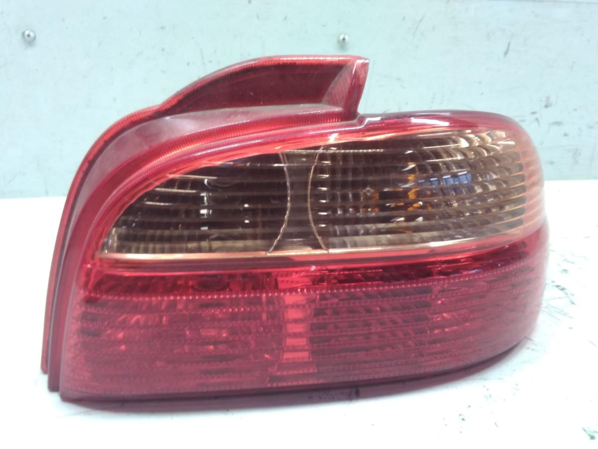 Toyota Avensis T22 Facelift R&uuml;ckleuchte Heckleuchte rechts Stufenheck Bj.2001