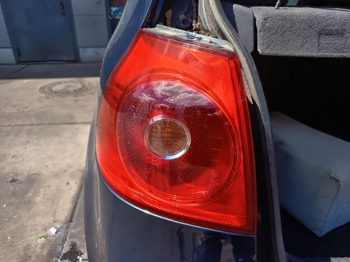 VW Golf V Limo original R&uuml;ckleuchte links Heck Schlusslicht Bj 2003